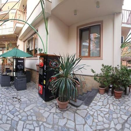 Danisimo Hotel Tbiliszi Kültér fotó