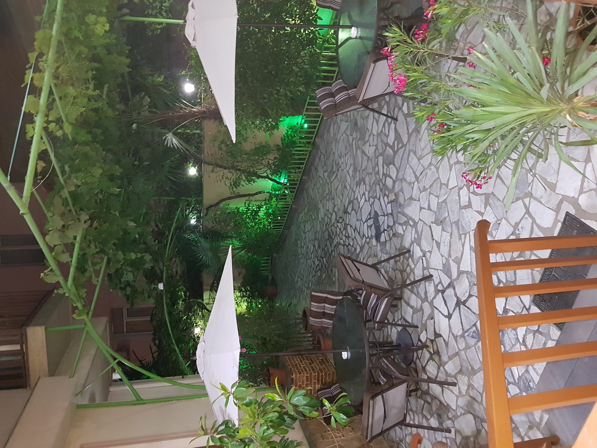 Danisimo Hotel Tbiliszi Kültér fotó
